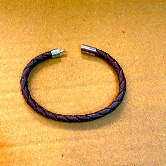 Other - ❄️❄️New Brown Braided Leather Bracelet